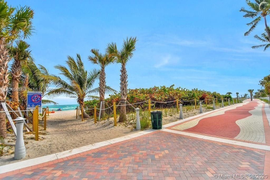 Beachside boardwalk behind The Alexander