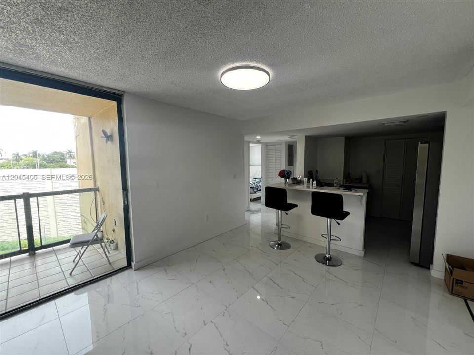 For Sale: $325,000 (3 beds, 2 baths, 1114 Square Feet)