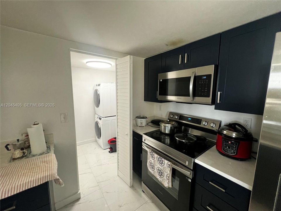 For Sale: $325,000 (3 beds, 2 baths, 1114 Square Feet)
