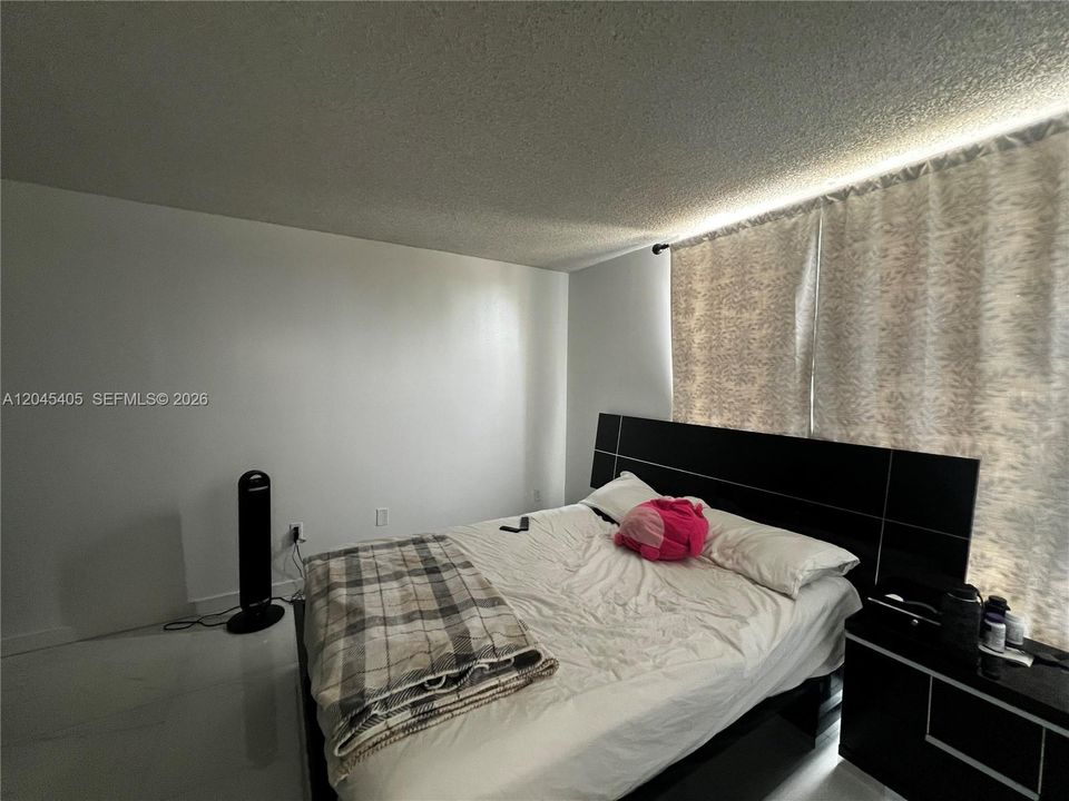 For Sale: $325,000 (3 beds, 2 baths, 1114 Square Feet)