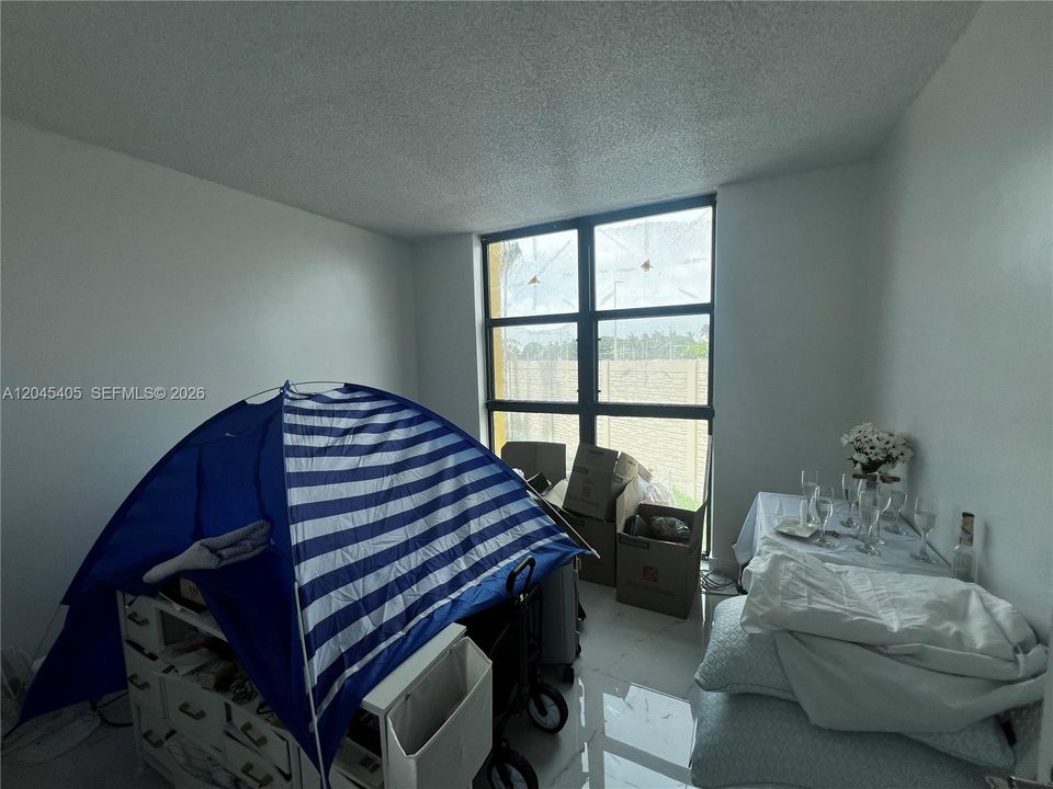 For Sale: $325,000 (3 beds, 2 baths, 1114 Square Feet)