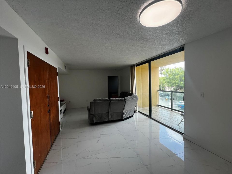 For Sale: $325,000 (3 beds, 2 baths, 1114 Square Feet)