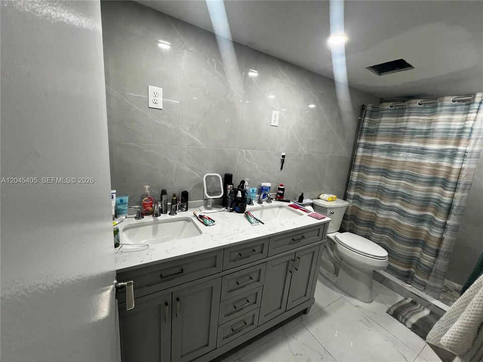 For Sale: $325,000 (3 beds, 2 baths, 1114 Square Feet)