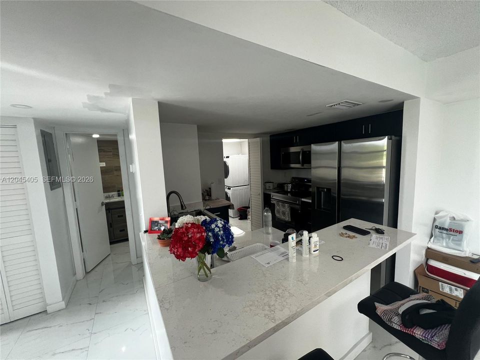 For Sale: $325,000 (3 beds, 2 baths, 1114 Square Feet)