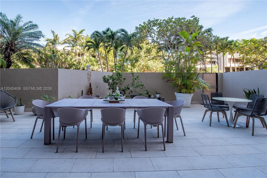 For Sale: $1,470,000 (2 beds, 2 baths, 1467 Square Feet)