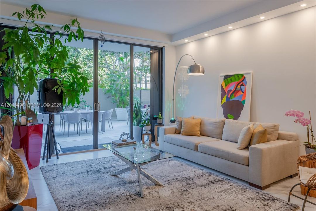 For Sale: $1,470,000 (2 beds, 2 baths, 1467 Square Feet)