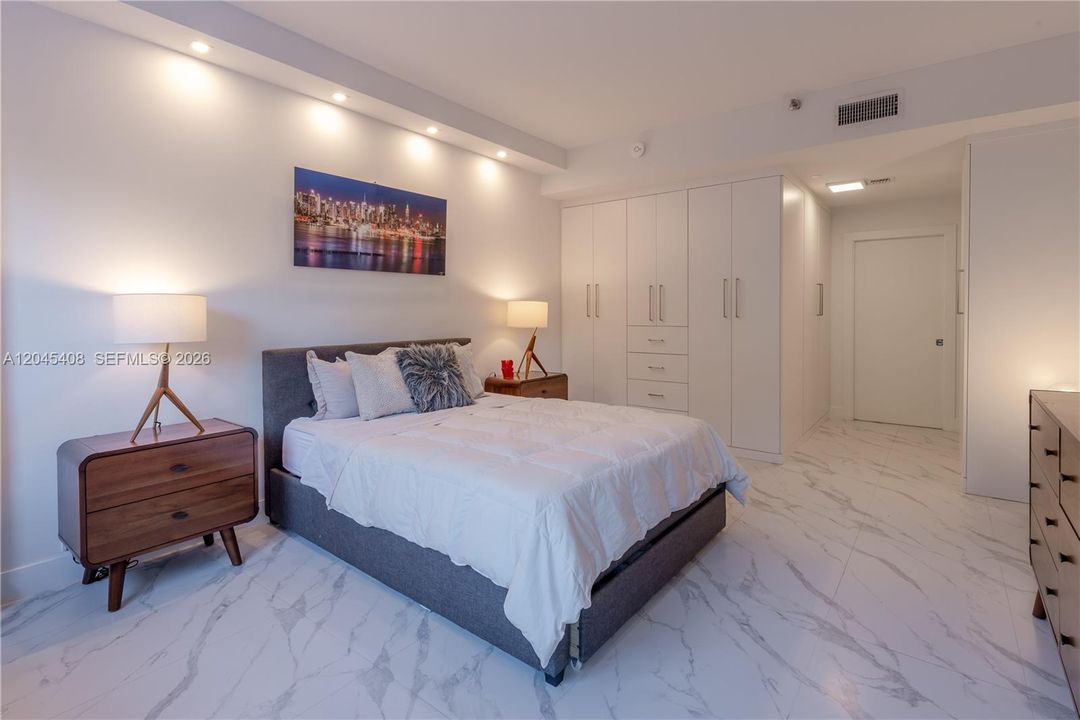 For Sale: $1,470,000 (2 beds, 2 baths, 1467 Square Feet)