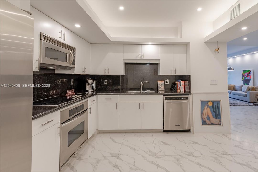For Sale: $1,470,000 (2 beds, 2 baths, 1467 Square Feet)