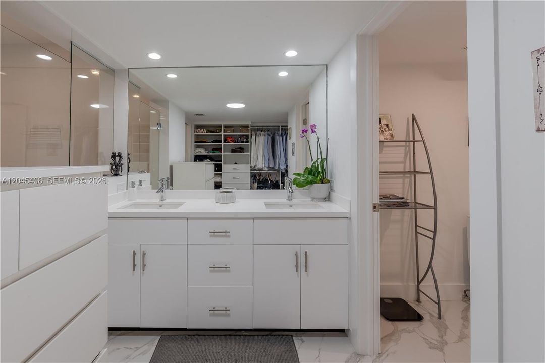For Sale: $1,470,000 (2 beds, 2 baths, 1467 Square Feet)