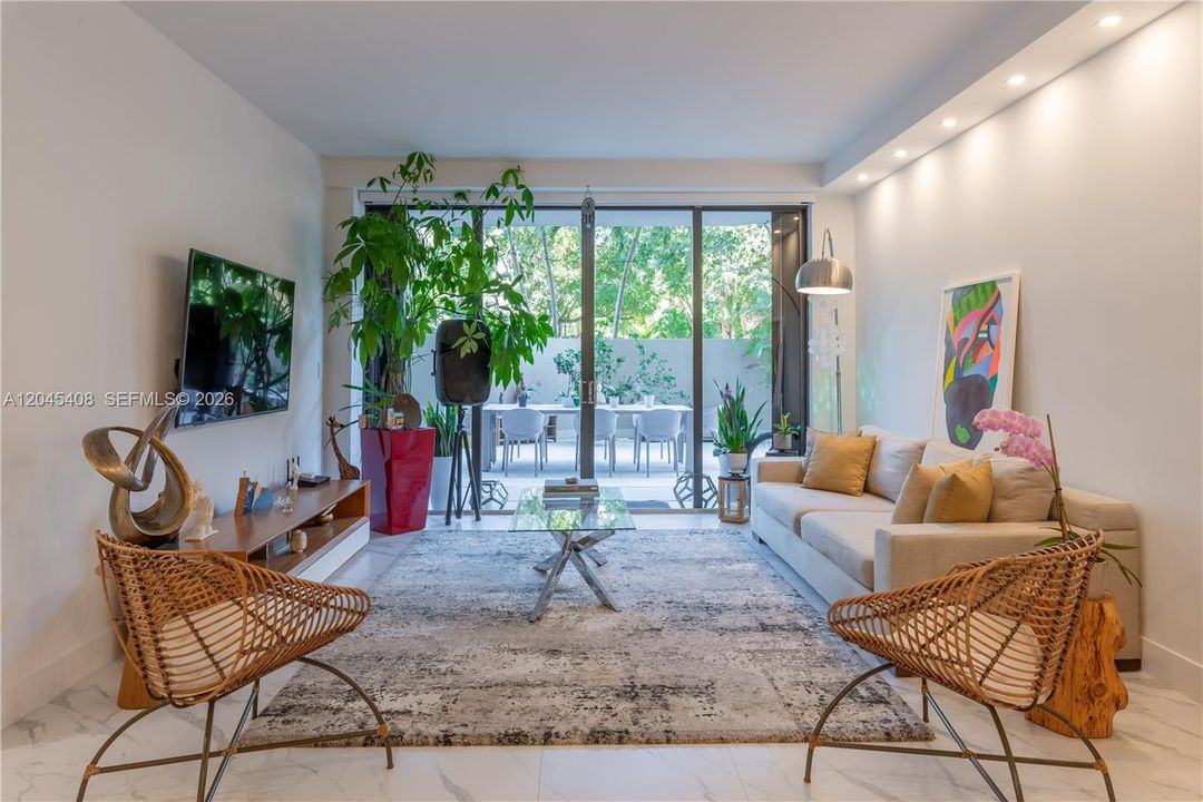 For Sale: $1,470,000 (2 beds, 2 baths, 1467 Square Feet)