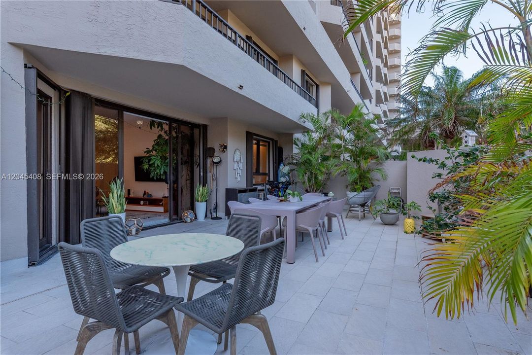 For Sale: $1,470,000 (2 beds, 2 baths, 1467 Square Feet)