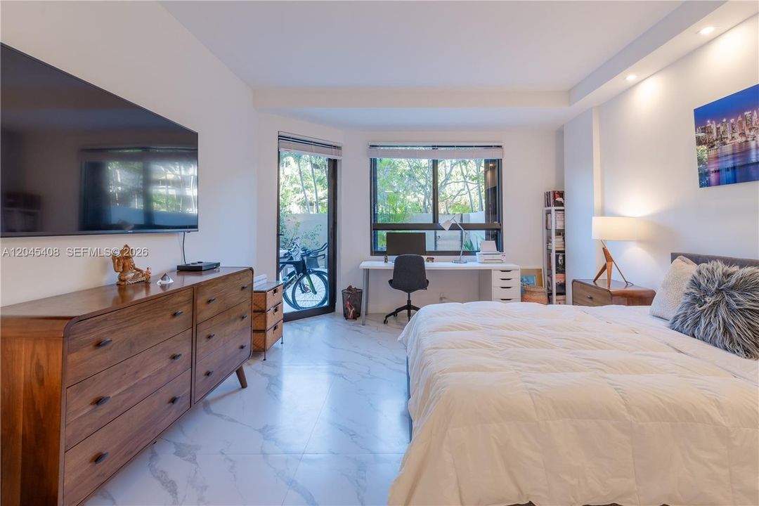 For Sale: $1,470,000 (2 beds, 2 baths, 1467 Square Feet)