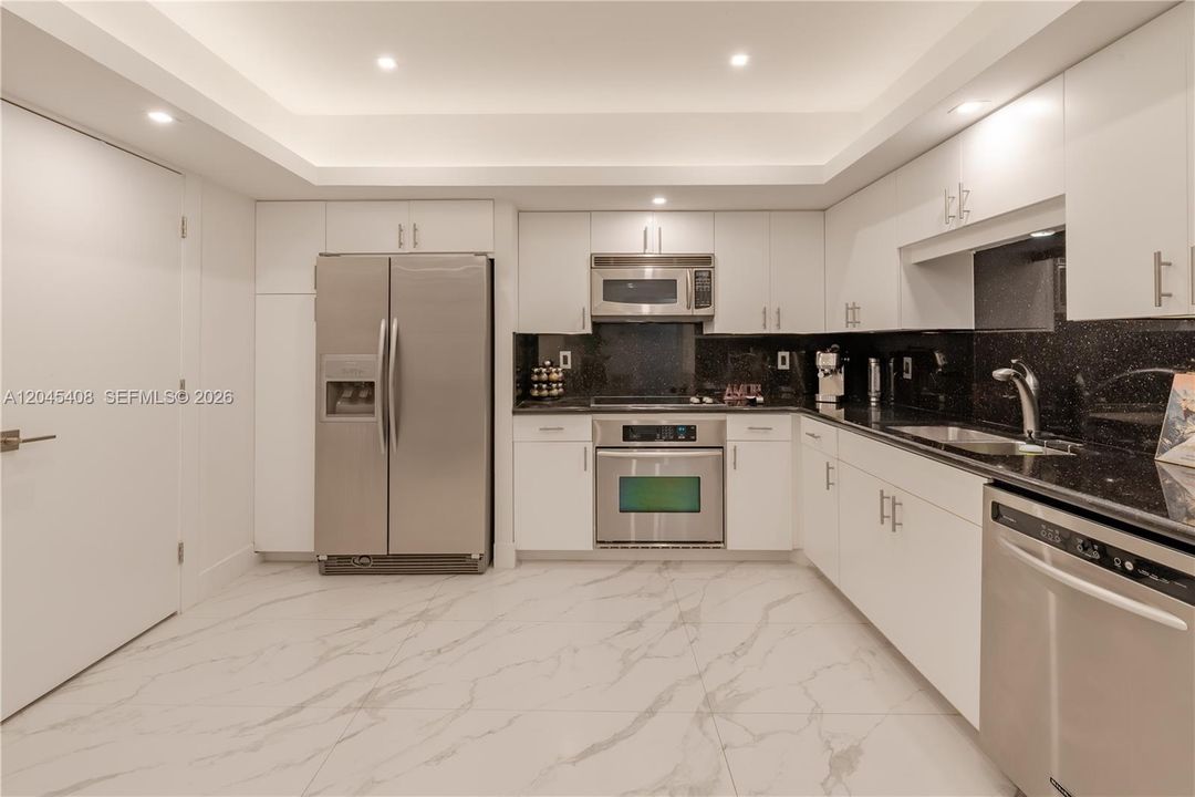 For Sale: $1,470,000 (2 beds, 2 baths, 1467 Square Feet)