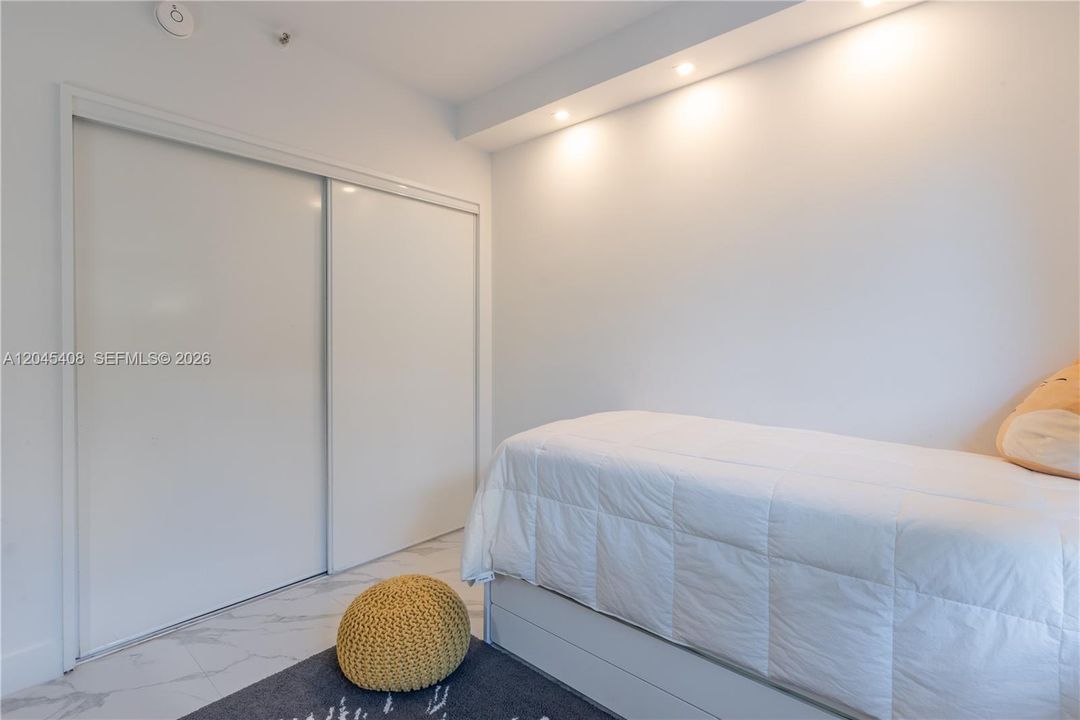For Sale: $1,470,000 (2 beds, 2 baths, 1467 Square Feet)