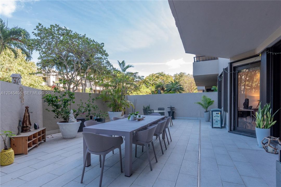For Sale: $1,470,000 (2 beds, 2 baths, 1467 Square Feet)