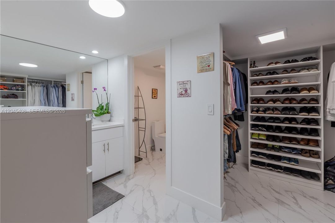 For Sale: $1,470,000 (2 beds, 2 baths, 1467 Square Feet)