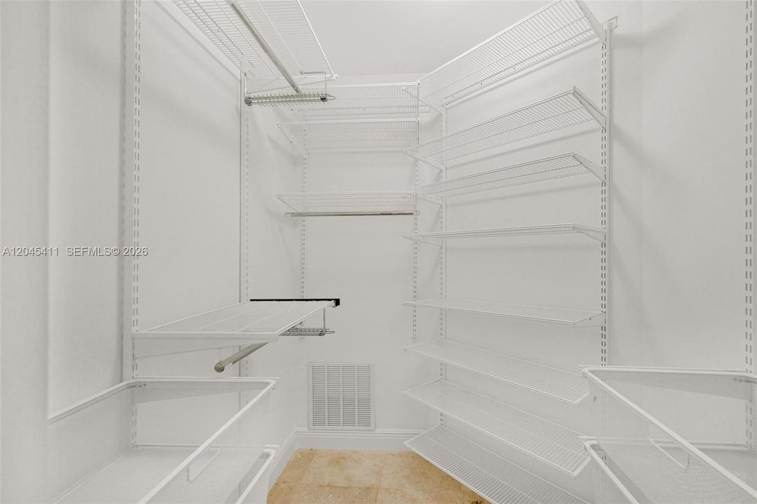 En Renta: $7,500 (4 camas, 3 baños, 2417 Pies cuadrados)