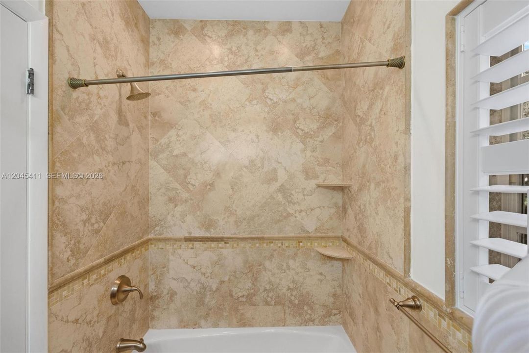 En Renta: $7,500 (4 camas, 3 baños, 2417 Pies cuadrados)