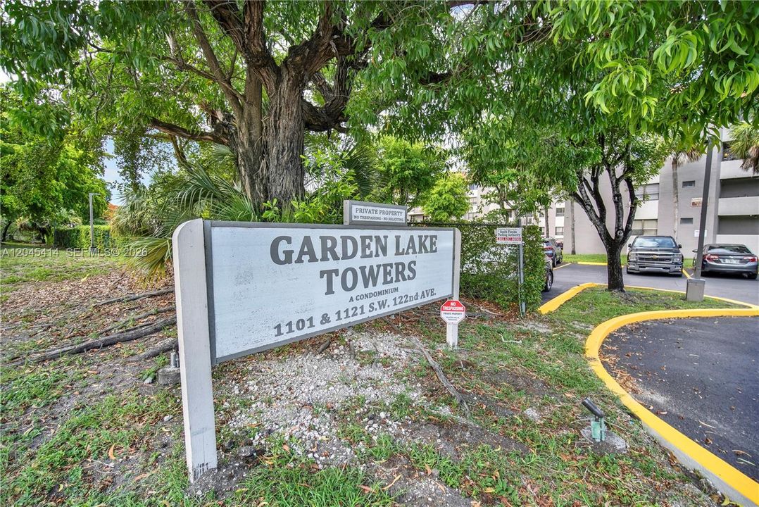 For Sale: $315,000 (2 beds, 2 baths, 900 Square Feet)