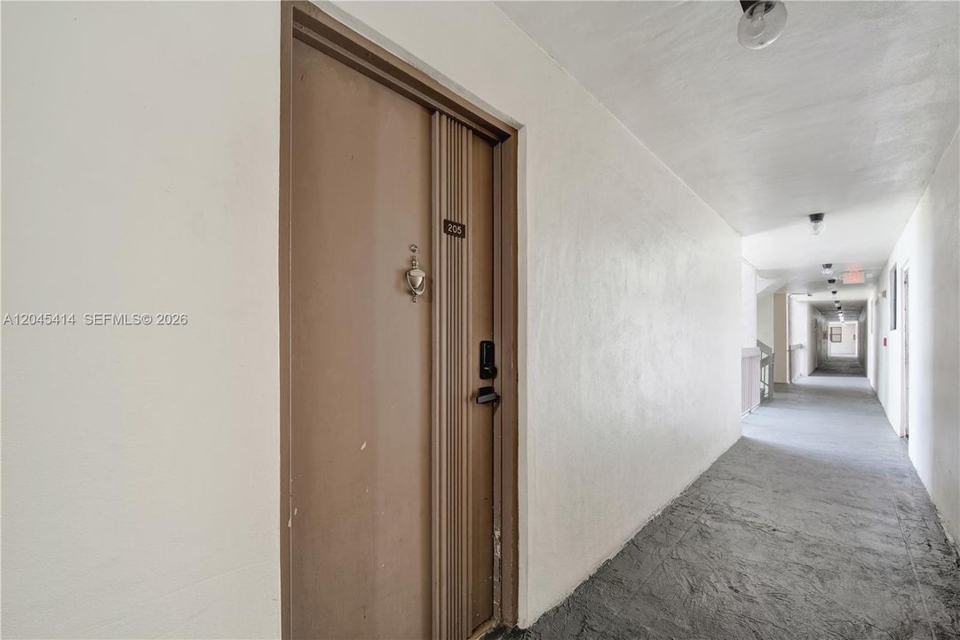 For Sale: $315,000 (2 beds, 2 baths, 900 Square Feet)