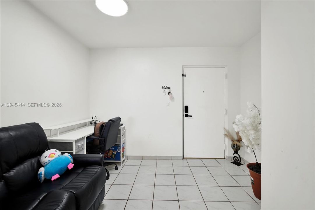 For Sale: $315,000 (2 beds, 2 baths, 900 Square Feet)