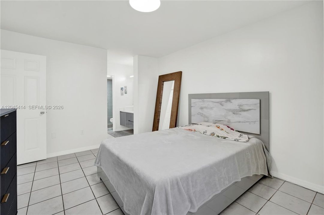 For Sale: $315,000 (2 beds, 2 baths, 900 Square Feet)