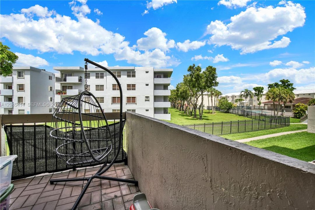 For Sale: $315,000 (2 beds, 2 baths, 900 Square Feet)