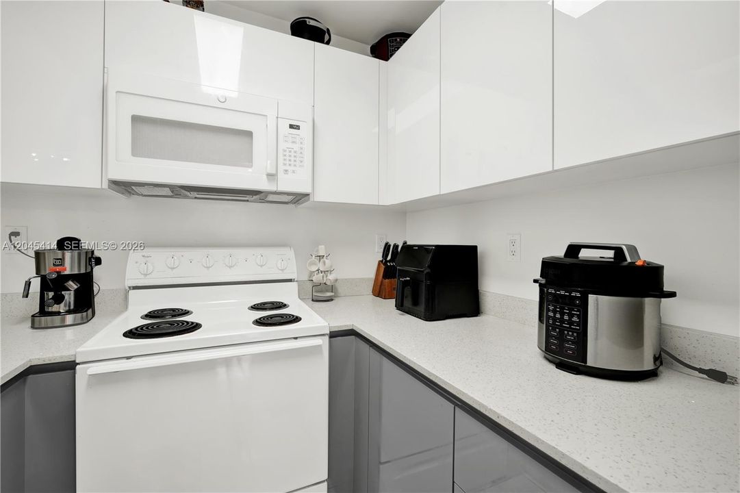 For Sale: $315,000 (2 beds, 2 baths, 900 Square Feet)