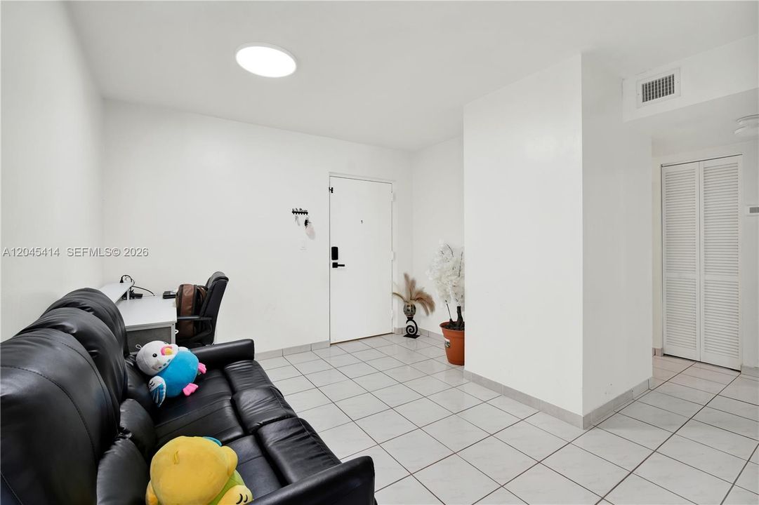 For Sale: $315,000 (2 beds, 2 baths, 900 Square Feet)