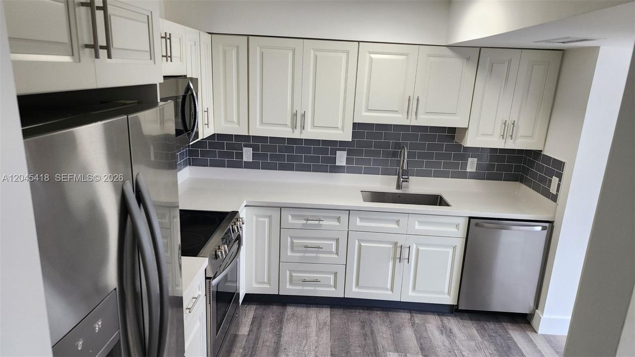出租: $2,450 (1 贝兹, 1 浴室, 840 平方英尺)