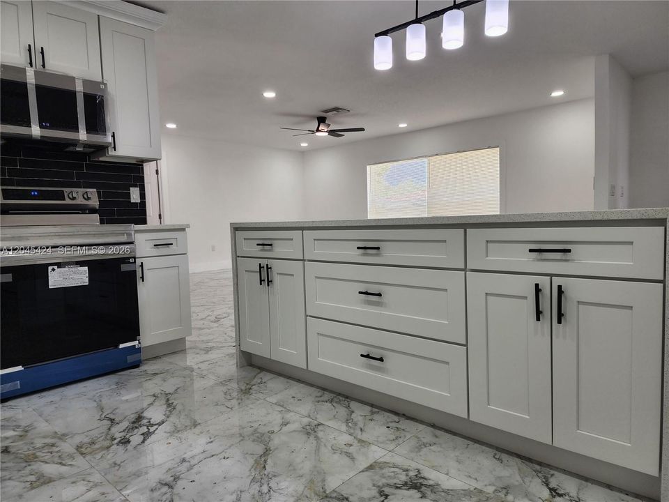 На продажу: $639,000 (4 спален, 2 ванн, 2869 Квадратных фут)