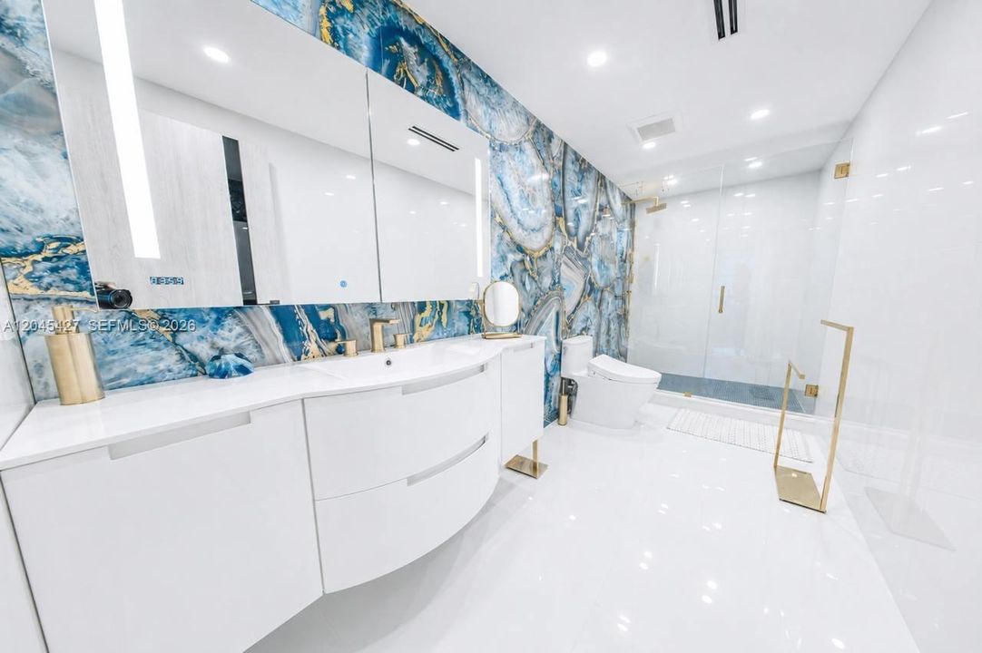 For Sale: $2,300,000 (2 beds, 2 baths, 2078 Square Feet)