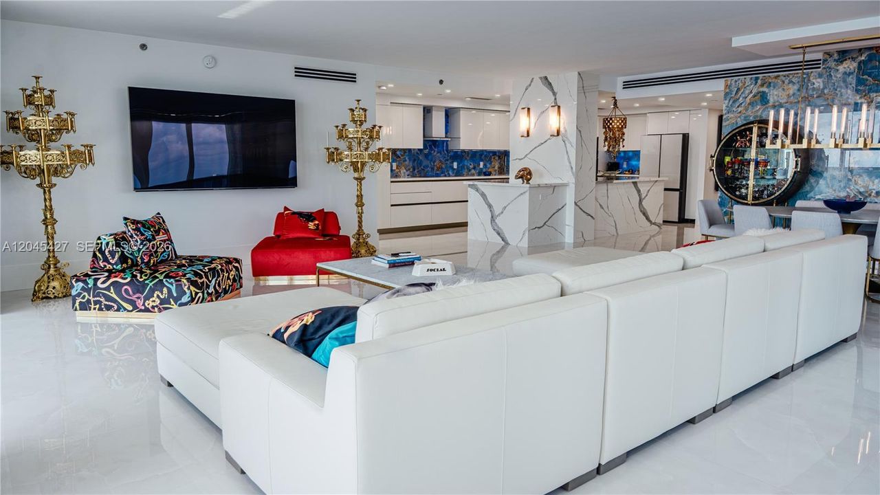 For Sale: $2,300,000 (2 beds, 2 baths, 2078 Square Feet)