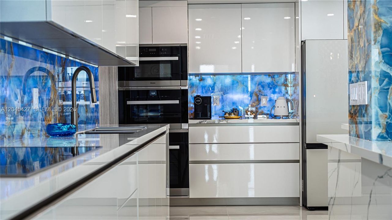 For Sale: $2,300,000 (2 beds, 2 baths, 2078 Square Feet)