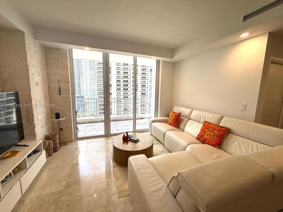 For Rent: $6,800 (3 beds, 3 baths, 1493 Square Feet)
