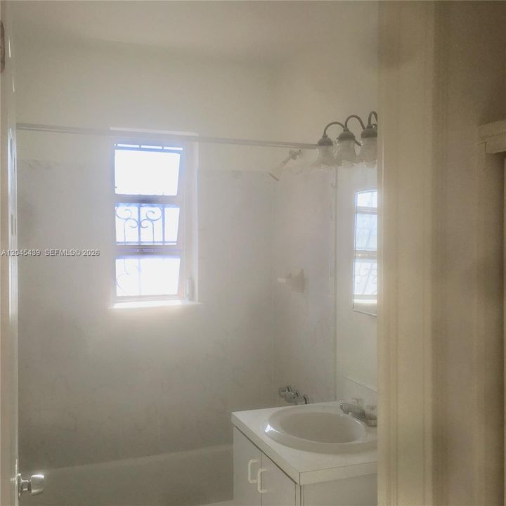 В аренду: $2,450 (2 спален, 1 ванн, 780 Квадратных фут)