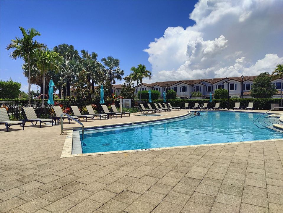 Active With Contract: $374,900 (3 beds, 2 baths, 1488 Square Feet)