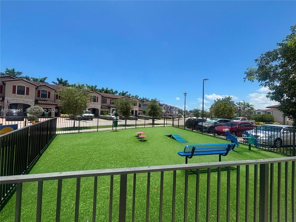 Active With Contract: $374,900 (3 beds, 2 baths, 1488 Square Feet)