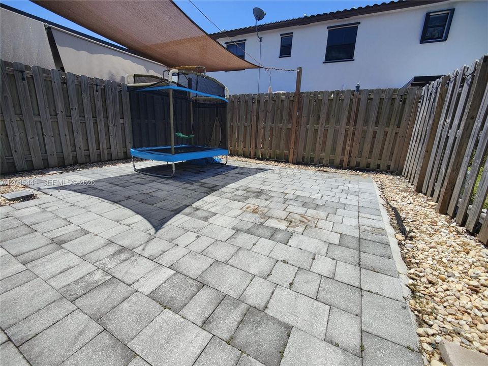 Active With Contract: $374,900 (3 beds, 2 baths, 1488 Square Feet)
