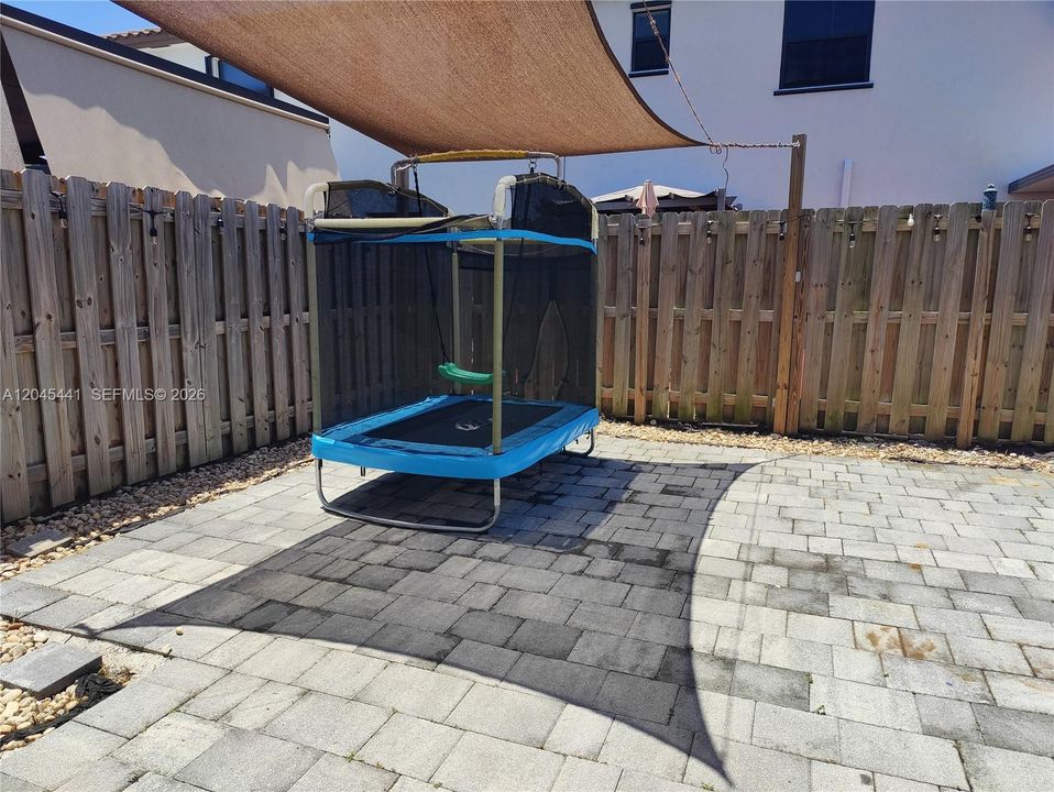 Active With Contract: $374,900 (3 beds, 2 baths, 1488 Square Feet)