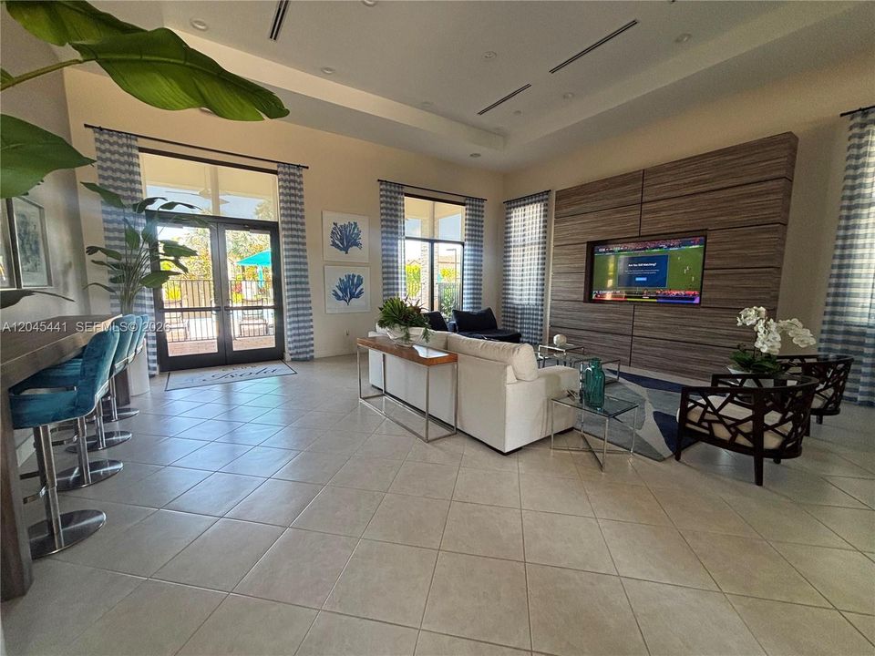 Active With Contract: $374,900 (3 beds, 2 baths, 1488 Square Feet)