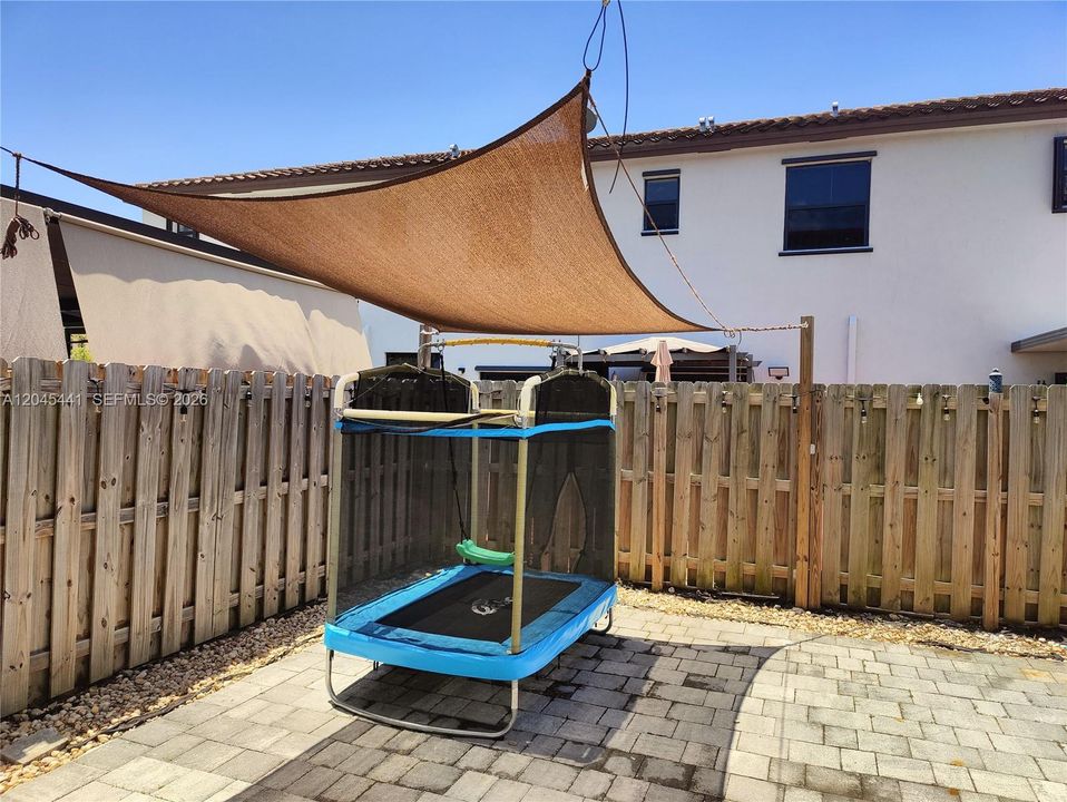 Active With Contract: $374,900 (3 beds, 2 baths, 1488 Square Feet)