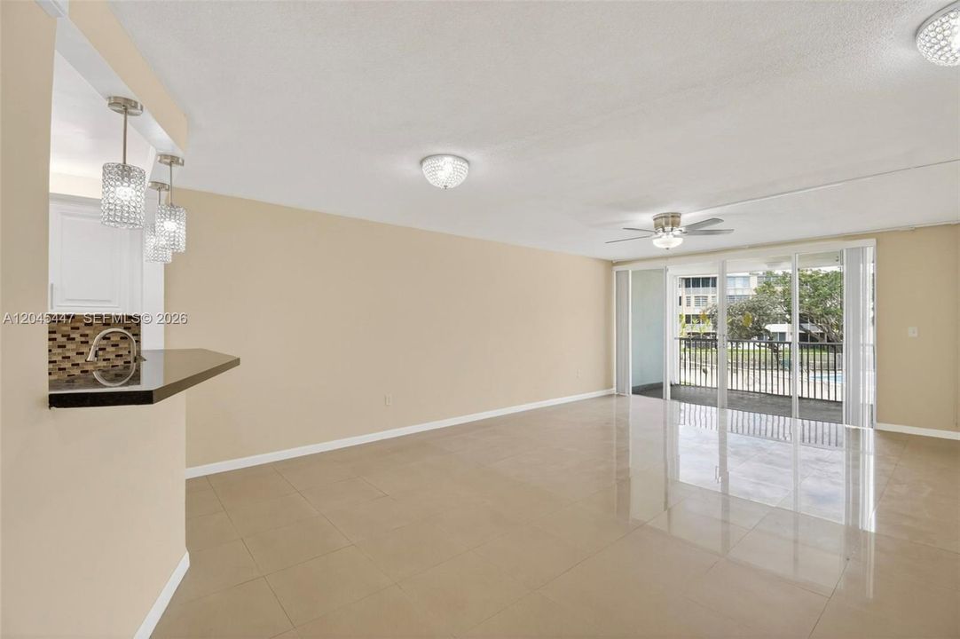 В аренду: $2,450 (2 спален, 2 ванн, 1315 Квадратных фут)
