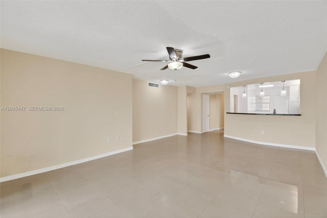 В аренду: $2,450 (2 спален, 2 ванн, 1315 Квадратных фут)