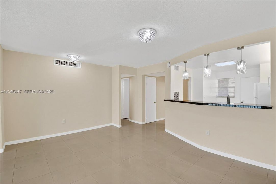 В аренду: $2,450 (2 спален, 2 ванн, 1315 Квадратных фут)