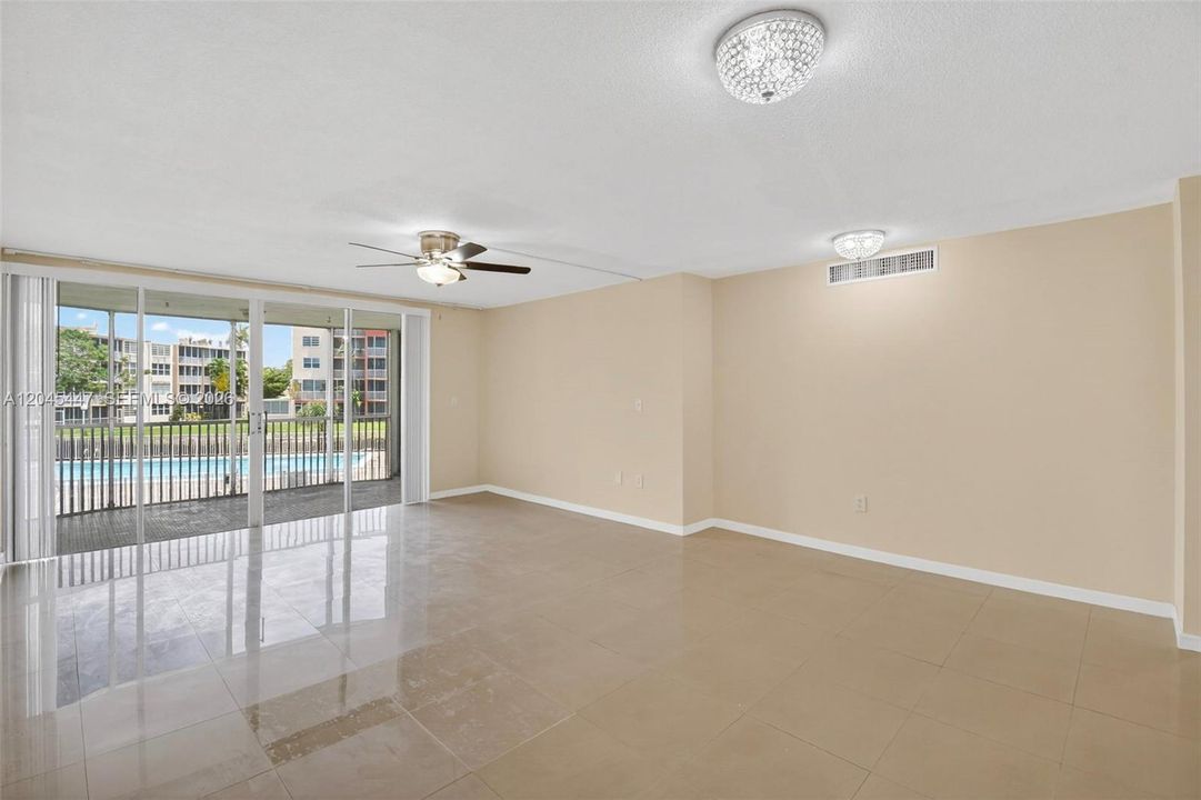 В аренду: $2,450 (2 спален, 2 ванн, 1315 Квадратных фут)