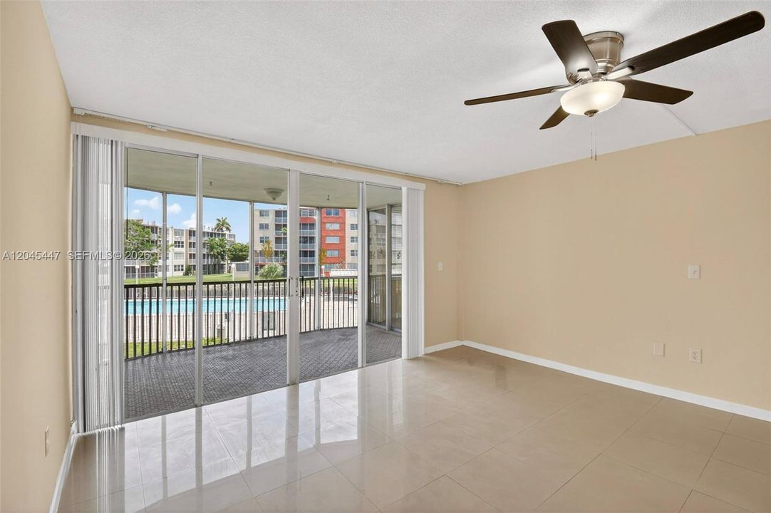 В аренду: $2,450 (2 спален, 2 ванн, 1315 Квадратных фут)