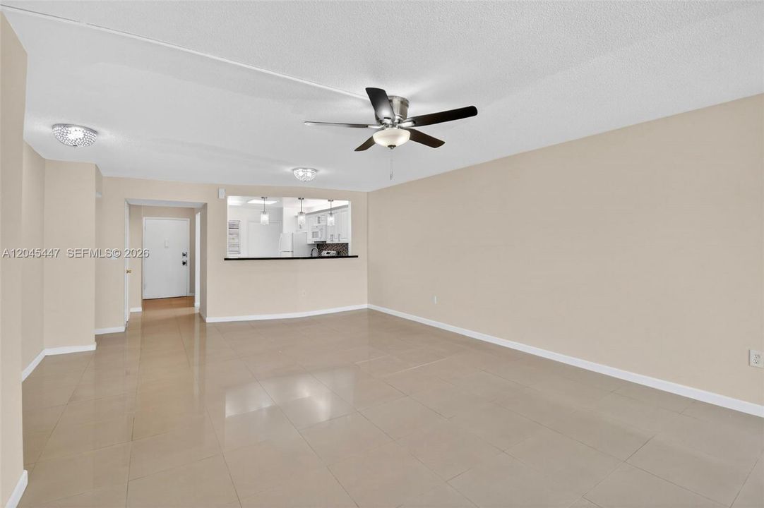В аренду: $2,450 (2 спален, 2 ванн, 1315 Квадратных фут)
