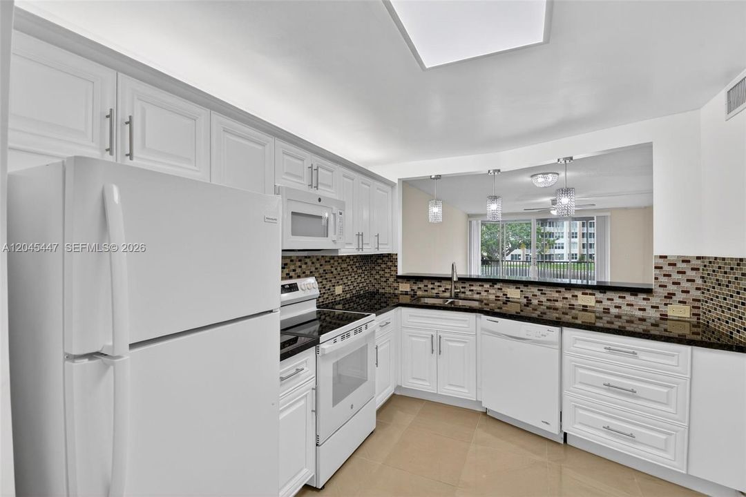 В аренду: $2,450 (2 спален, 2 ванн, 1315 Квадратных фут)