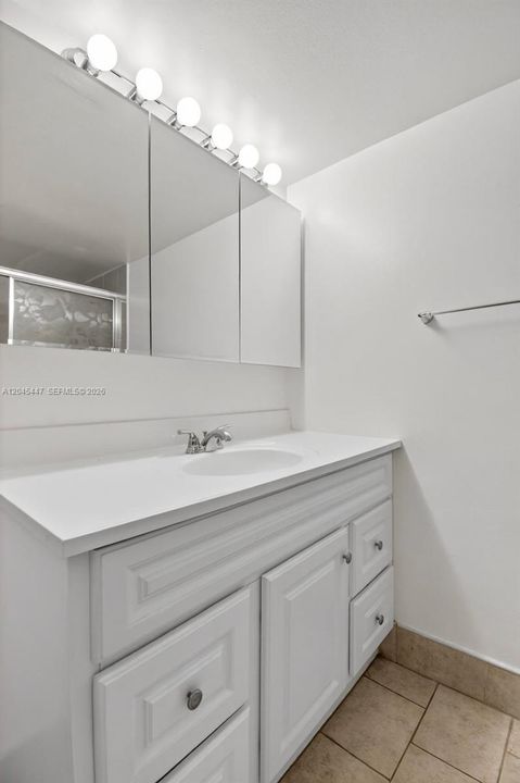 В аренду: $2,450 (2 спален, 2 ванн, 1315 Квадратных фут)